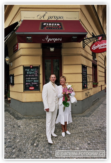 svatební fotograf Staroměstská radnice - svatební fotografie Praha